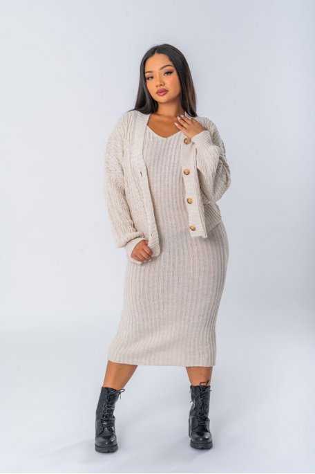 Ensemble en maille torsadée coloris beige gilet boutonné et robe bretelles - vue face full gilet ouvert