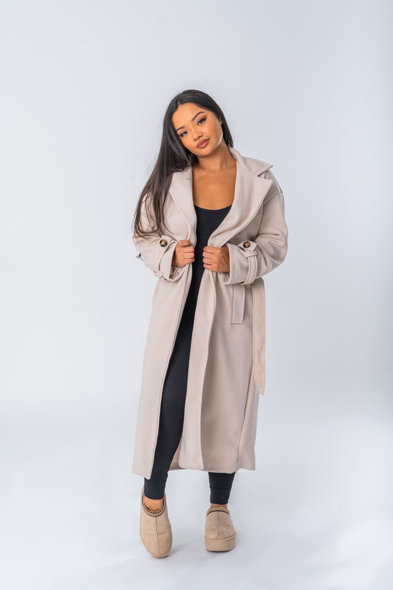 Long beige coat with belt Cinelle Paris fashion for women