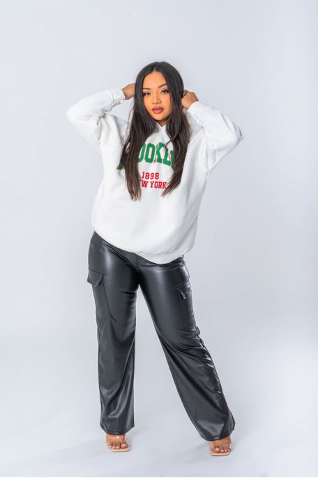 Sweat à capuche coloris blanc inscription Brooklyn - vue full look