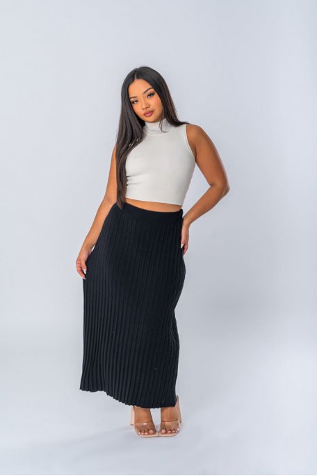 Pleated skirt in black mesh