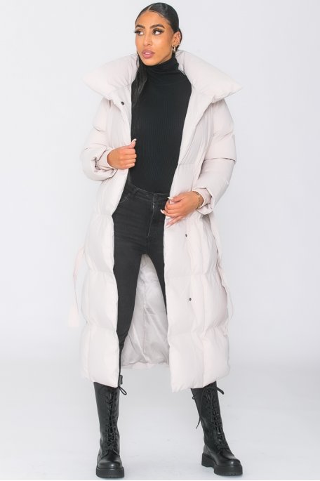 copy of Lange, gesteppte Oversize-Daunenjacke mit Gürtel in Beige