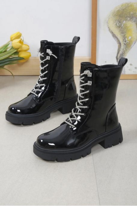Bottines vinyle à lacets strass noir