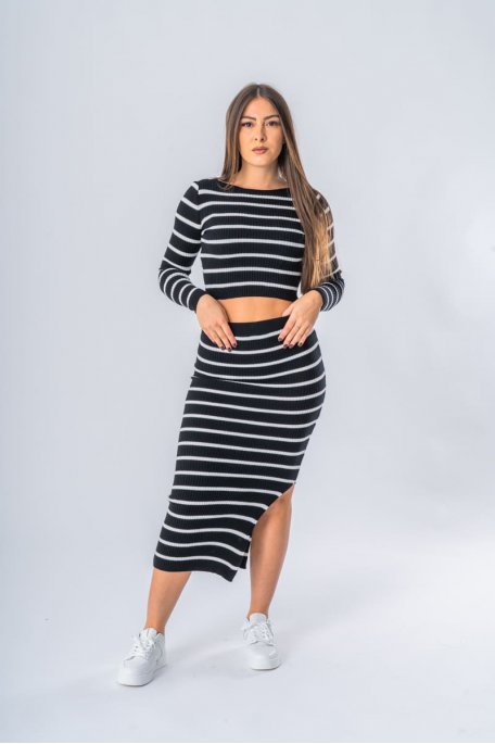 Set aus Pullover und gestreiftem Rock in Schwarz