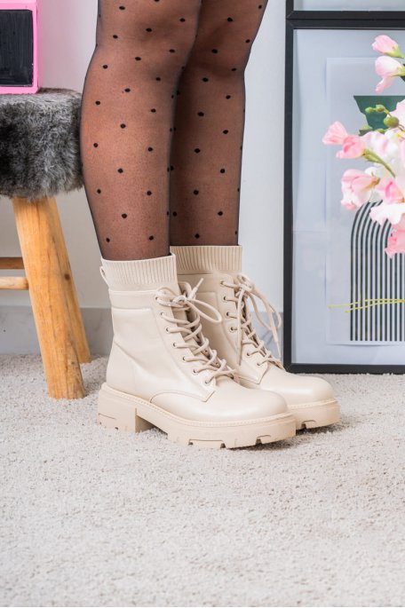 Schnürstiefeletten aus zwei Materialien in beige