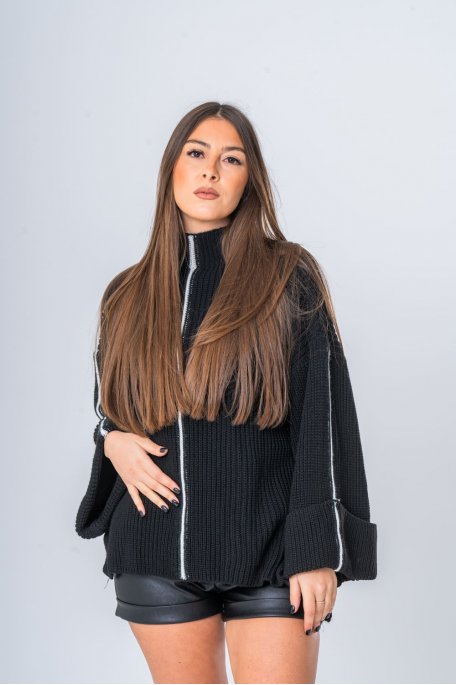 Knitted sweater with stand-up collar and black piping details