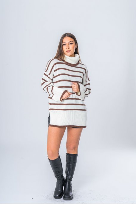 Pull oversize rayé col roulé marron