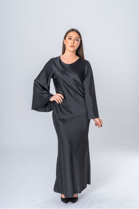 Robe longue évasée effet satiné noir