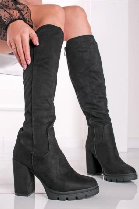 Black heeled boots