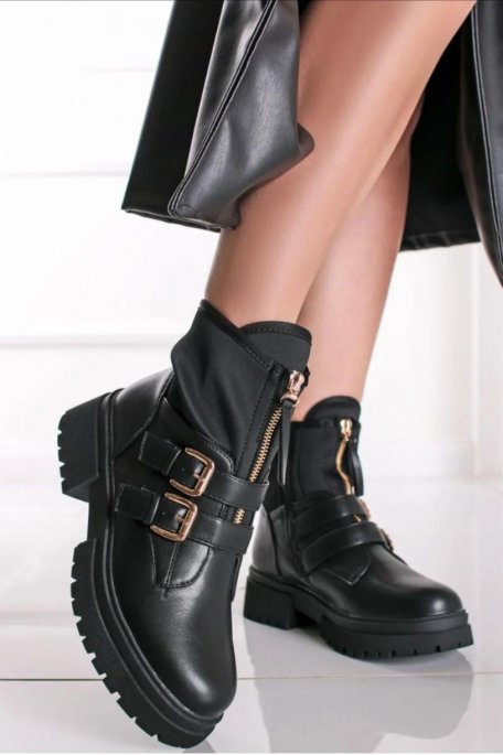 Two-material buckle boots, black