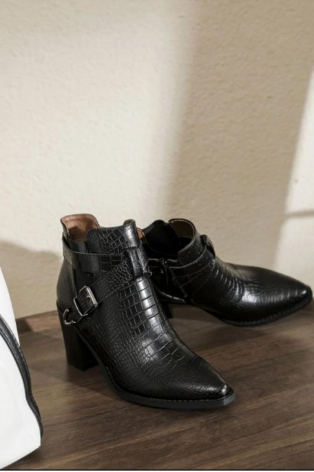 Crocodile effect pointed toe heels in black Cinelle Paris