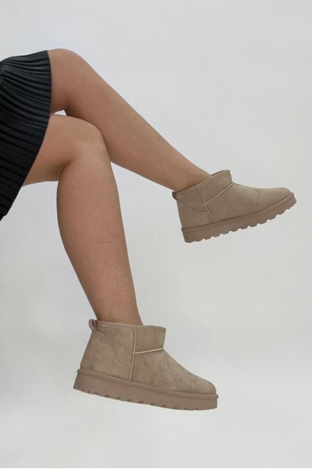 Short beige fur-lined boots