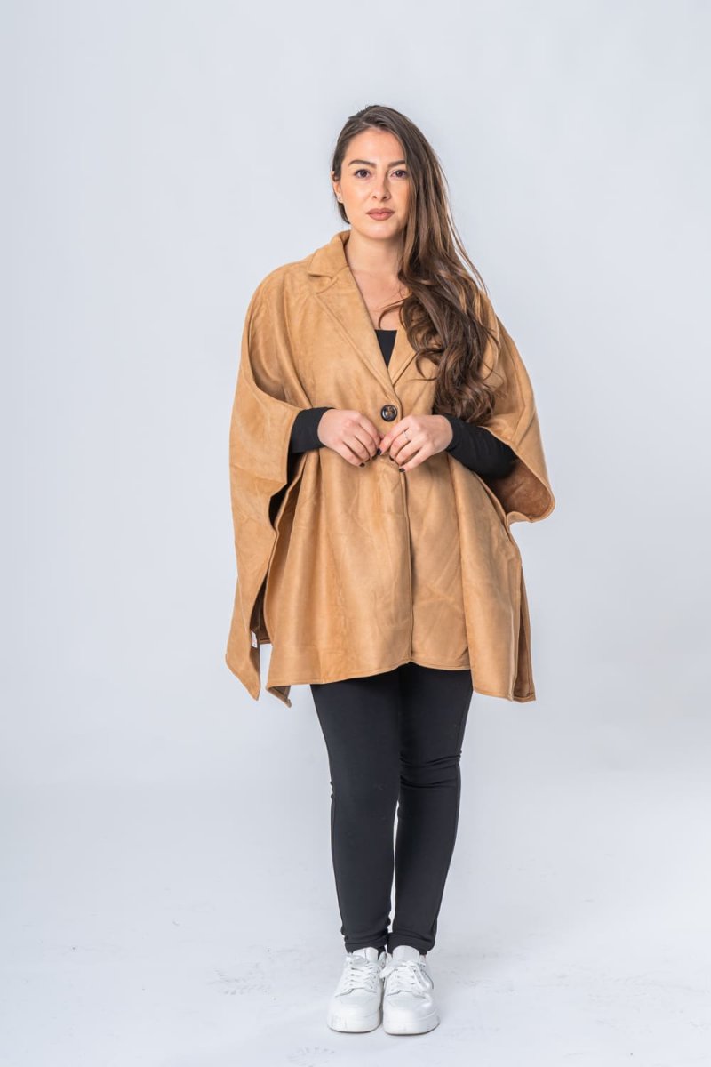 Cape poncho en suédine camel - vue de face look entier