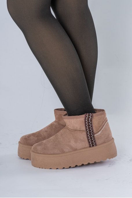 Gefütterte Kurzstiefel mit Plateau in Beige