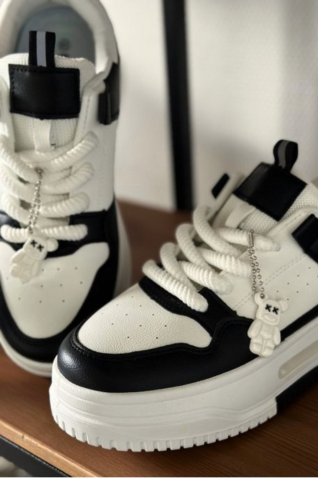 Two-tone platform sneakers with removable white teddy bear pendant
