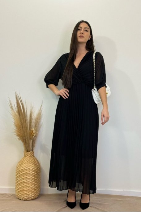 Long black pleated dress