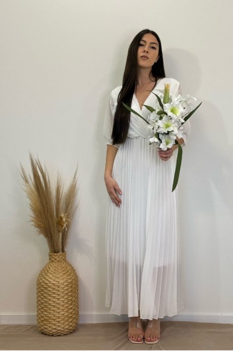 Langes Kleid mit Plissee weiß