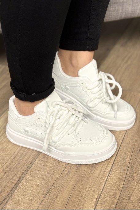 Platform sneakers with thick white laces