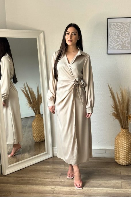 Herzförmiges Wickelkleid mit Satin-Effekt in beige