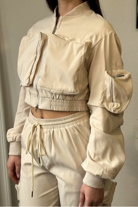 Short beige cargo jacket with zipped pockets