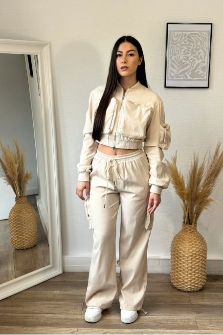 Beige cargo pants with zipped pockets