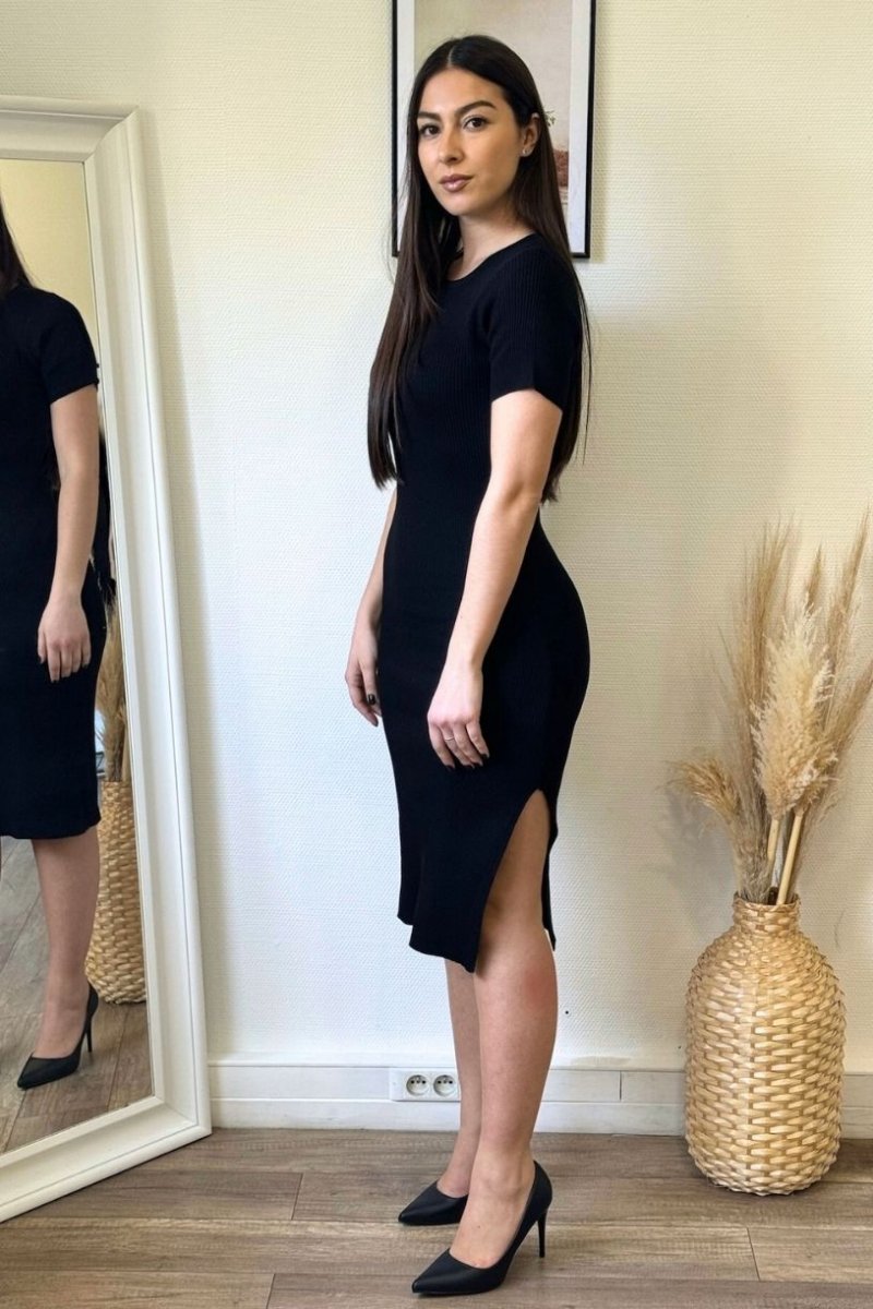 Robe cotelee moulante noire col rond et manches courtes Cinelle Paris mode femme tendance