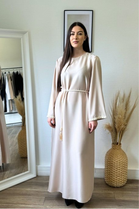 Robe longue broderies manches et ceinture cordon beige