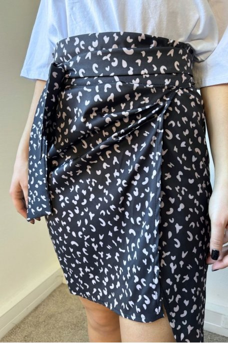 Short wrap skirt with black print