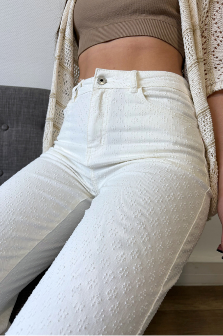 Gerade geschnittene, texturierte Jeans in Weiß