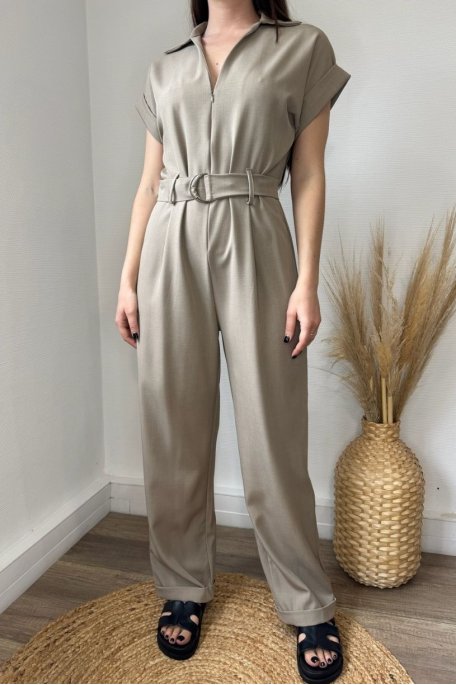 Pantsuit with zip and beige belt