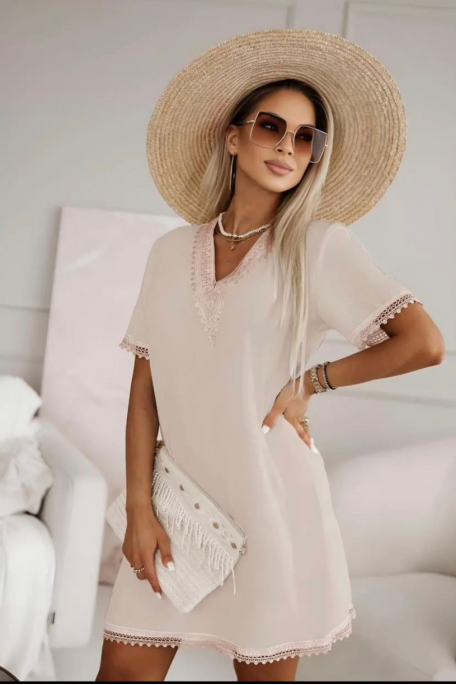 Robe de plage avec détails en broderie beige