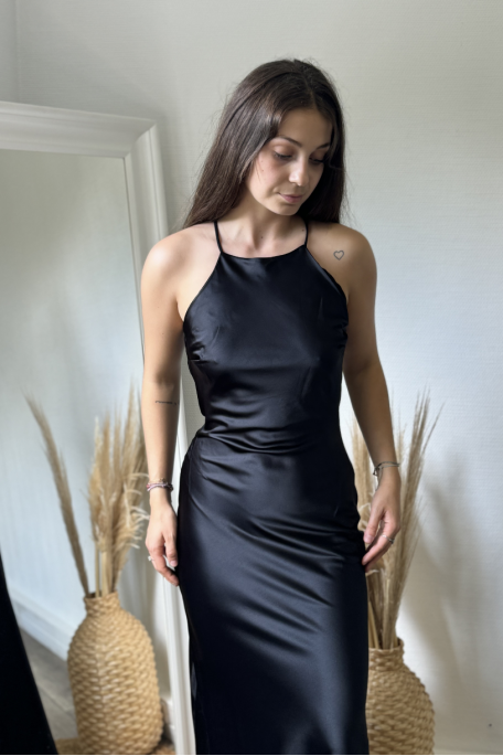 Langes Kleid mit Stehkragen aus Satin schwarz