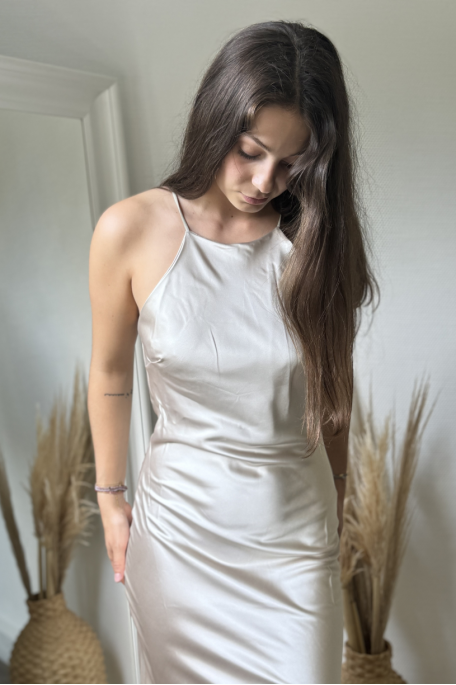 Robe longue col montant satiné beige