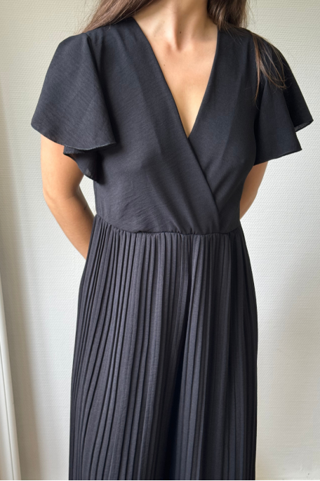 Plissee-Jumpsuit mit kurzen Ärmeln und Rüschen schwarz