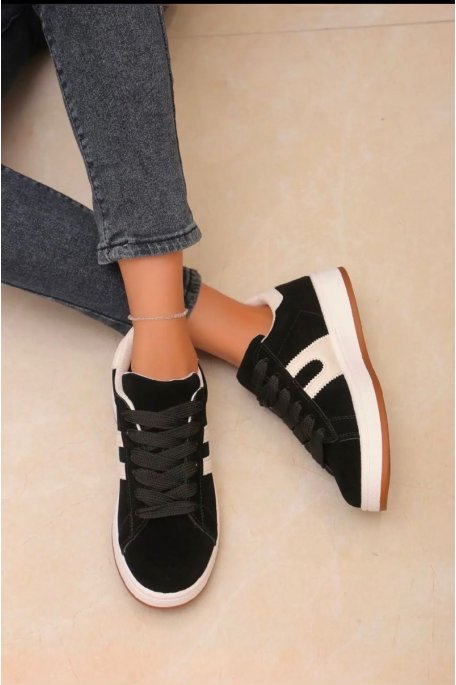 Baskets noires et blanches