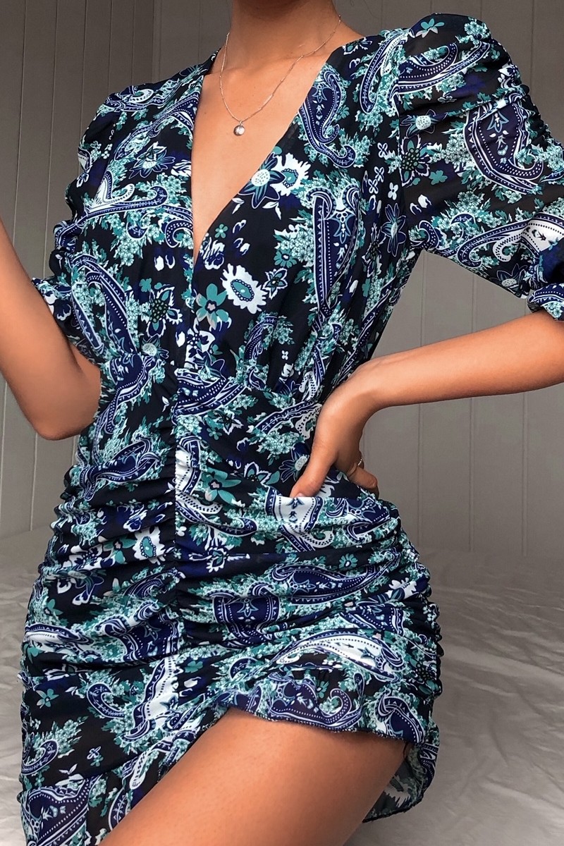robe motif baroque