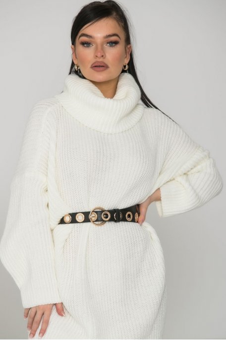 Faux leather belt with golden eyelet