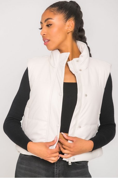Short sleeveless jacket in beige leatherette