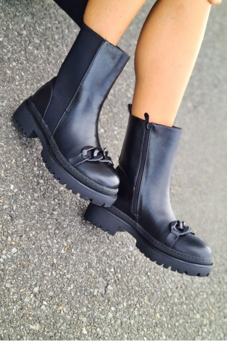 Black imitation chain boots