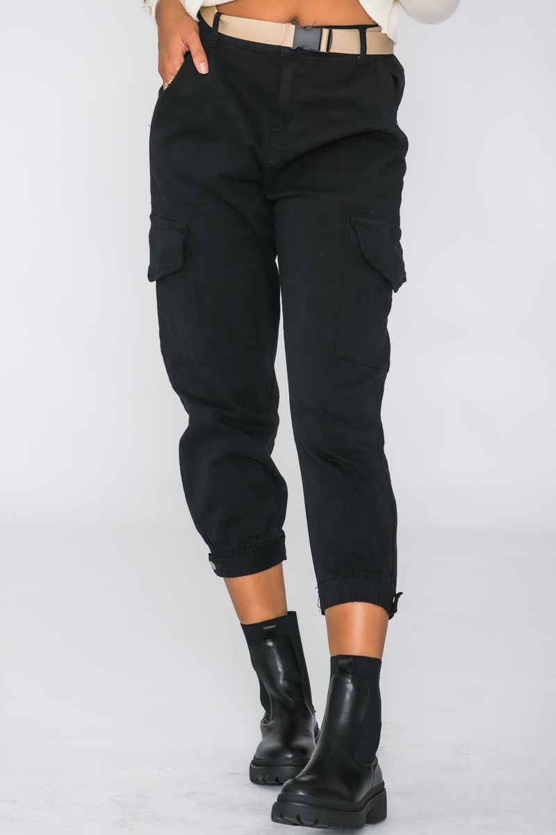 Pantalon cargo noir avec ceinture beige Cinelle Paris mode femme tendance