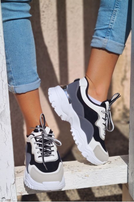 Sneaker aus zwei Materialien Schnürsenkel weiß
