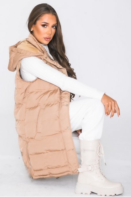 Long sleeveless down jacket with camel hood