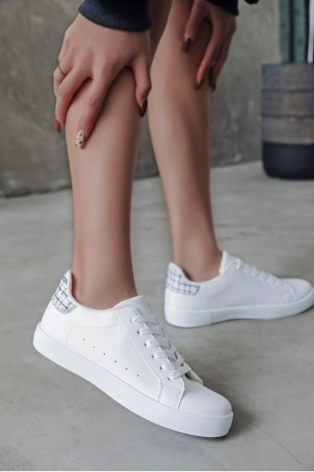 White tweed low top sneakers