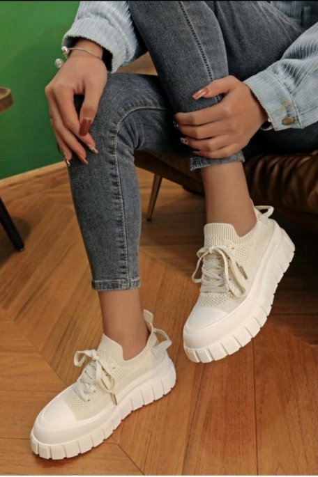 Canvas sneakers with thick beige sole