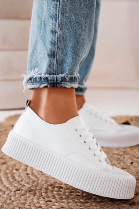 Sneakers aus Kunstleder mit dicker Sohle weiß