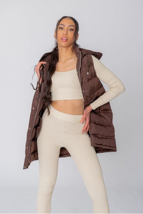 Long sleeveless jacket with brown hood
